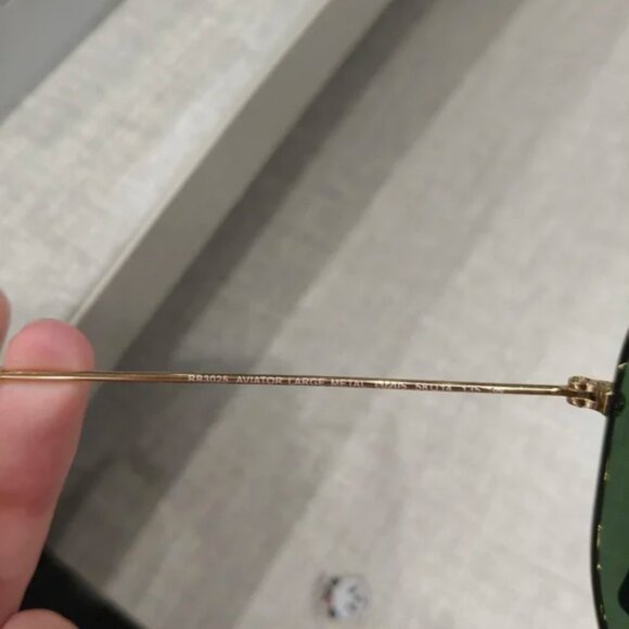 Ray-Ban Aviator Sunglasses | Gold Frame | Green Polarized Lenses - Picture 5 of 5